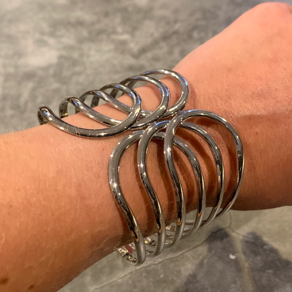 • silver loop hinge bracelet [NWT] • - Picture 7 of 7